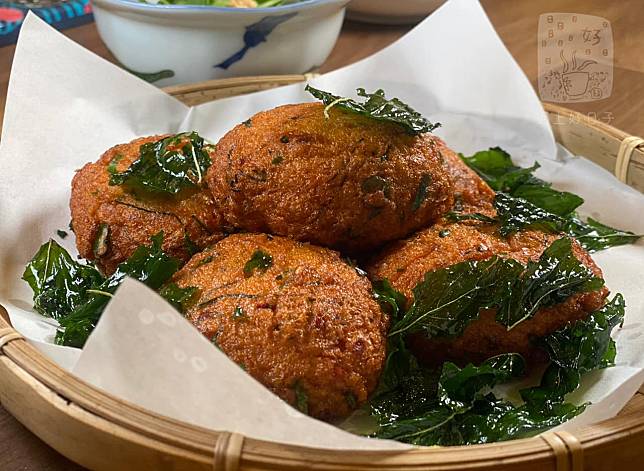 ▲炸魚餅是以名叫七星魚的泰國淡水魚製作，口感彈性蓬鬆。