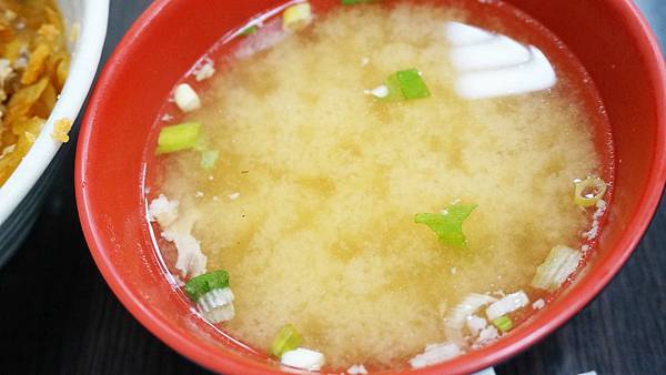【台北美食】小珍園拉麵-附近上班族中午用餐時間會來品嚐的美味小吃店