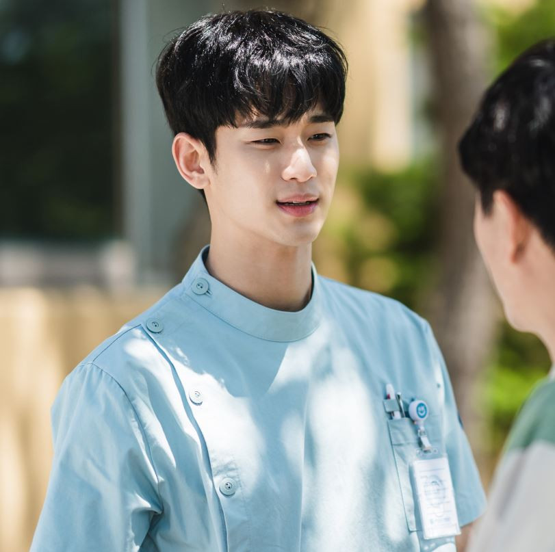 《雖然是精神病但沒關係》造型解析5：「沒關係病院」制服溫暖明亮