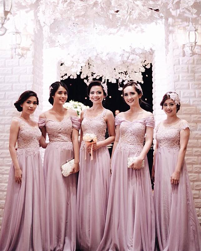 Elegan, Ini 19 Seragam Bridesmaids Terbaik yang Bisa Ditiru