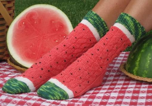 7 Kaos Kaki Dengan Desain Paling Lucu Yang Ada Di Muka Bumi, Keren Banget Pokonya Dah!