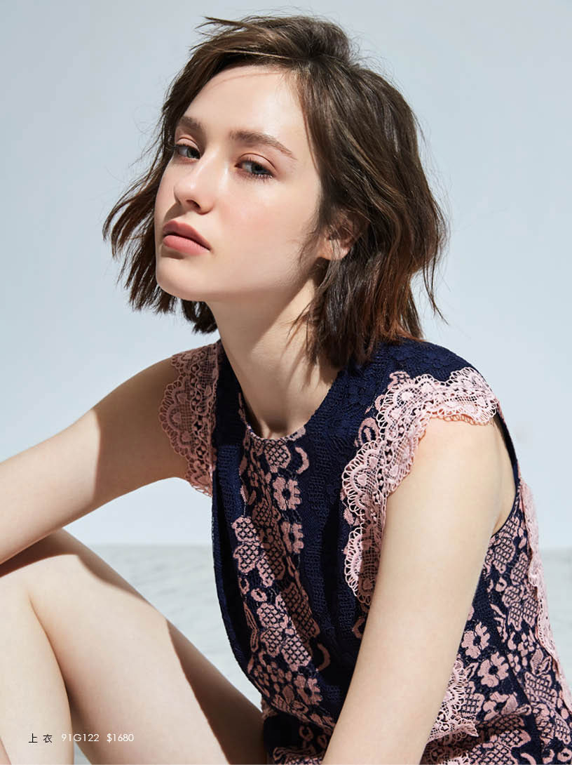 MOMA撞色車骨蕾絲花邊上衣