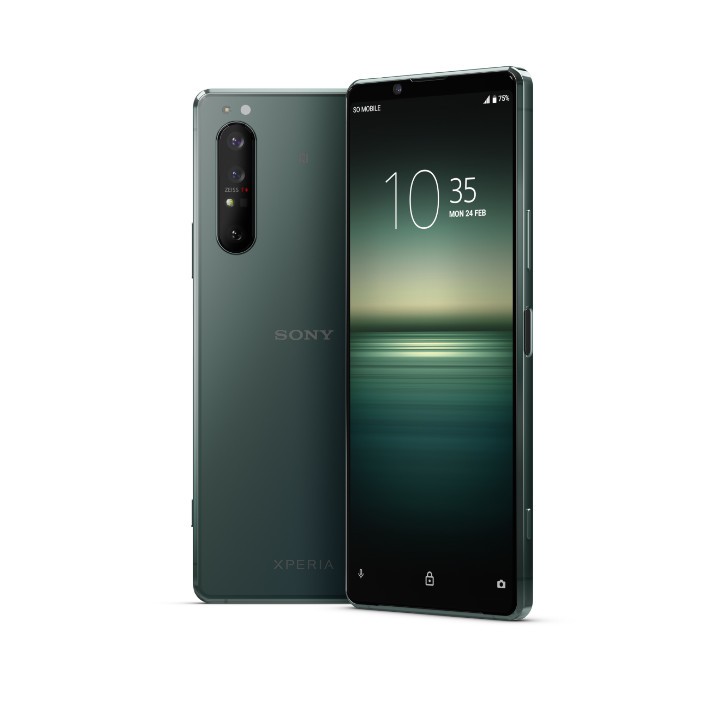 定位為超旗艦手機的 Sony Xperia 1 II，搭載 6.5 吋 21：9 比例 4K HDR OLED 螢幕內建 Qualcomm Snapdragon 865 行動平台，以及 4,000mA