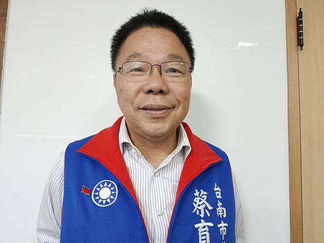 議員蔡育輝指蔡筱薇為接棒選立委，不擇手段抹黑，蔡筱薇則反駁。（記者林雪娟攝）