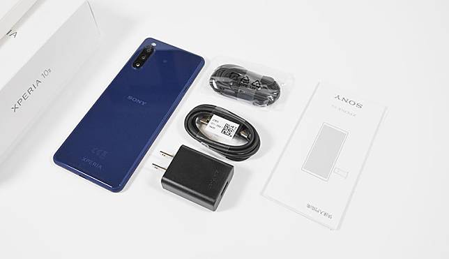 Sony Xperia 10 II開箱實測：超美型、防水、獨立三鏡頭，還有長效