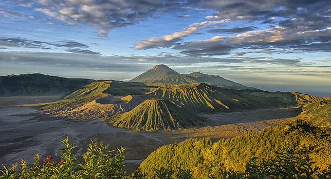 Keren 20 Taman Nasional Paling Eksotis Di Indonesia