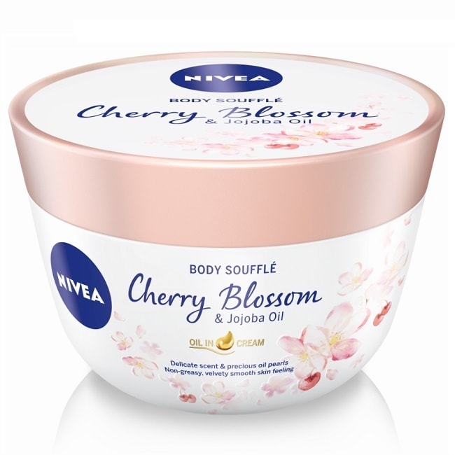 詳細介紹 商品規格 商品簡述 珍貴荷荷芭油的潤澤力長時間滋潤呵護肌膚。淡雅櫻花香氛清新愉悅的香氣縈繞肌膚。 品牌 NIVEA 妮維雅 原產地 西班牙 深、寬、高 9x9x6.2cm 淨重 240 g 