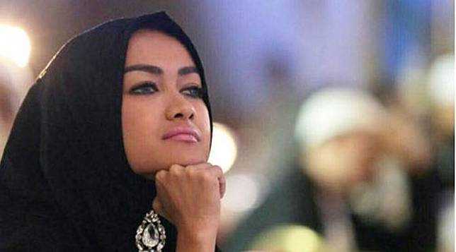 Unggah Foto Kilas Balik Julia Perez, Sang Adik Diprotes