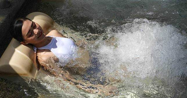 致死率95%！泡湯癲癇險喪命　竟是「變形蟲啃腦」惹的禍