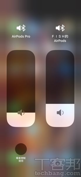 AirPods Pro內建特製的低失真驅動單元等元件，更設有適應性等化提升音質，搭配入耳耳塞、主動式降噪雙重輔助，在嘈雜環境下，依舊可享受舒適愉快的音樂時光。