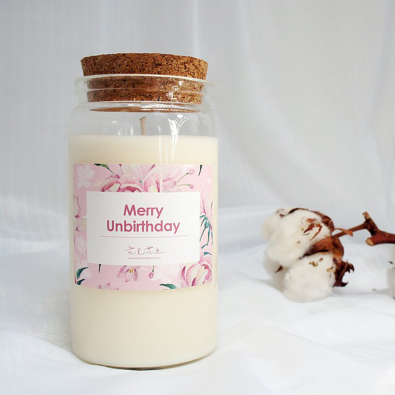 這款蠟燭有著浪漫的玫瑰香氣，搭配小蒼蘭帶出微甜氣質，並以綠茶提升清爽感，清甜不膩的香氣最適合想要隨時擁有新開始的日常，願你日日是好日、天天都驚喜。親愛的，非生日快樂！ 只要願意用心，每天都能活出獨一無