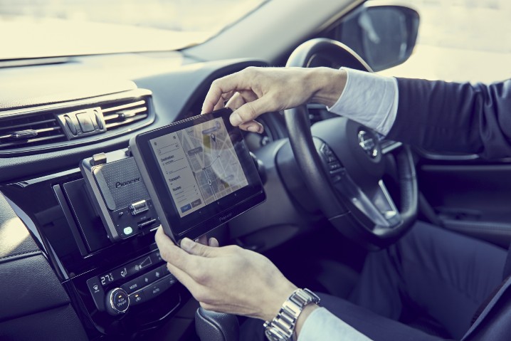 (圖4)Pioneer 8吋螢幕平板電腦支援Google Play商城，導航、娛樂一機搞定.jpg