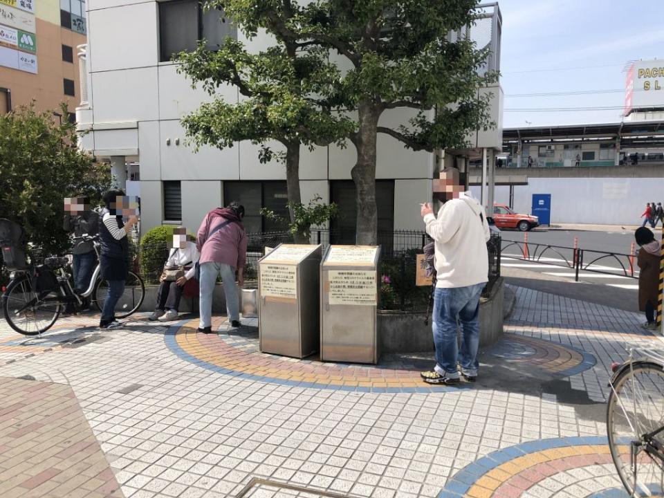 コロナ対策で喫煙所封鎖 吸い殻だらけに 新小岩駅前の惨状 区の見解を聞くと