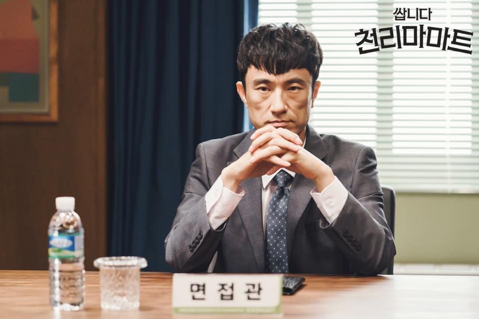 《很便宜，千里馬超市》9大角色介紹＆漫畫對比，金炳哲「法令紋」跟主角一模一樣！