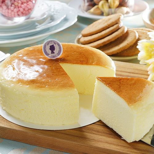 來自日本酪農王國之稱的北海道，專產乳酪馳名，是許多甜點乳製品的頂級聖品，嚴選上等北海道乳酪食材，以舒芙蕾蛋糕體為主，綿密清爽乳酪風味瞬間化在口中，舌尖味蕾滿滿幸福感。 清爽不膩、鬆軟口感、略為濕潤、入