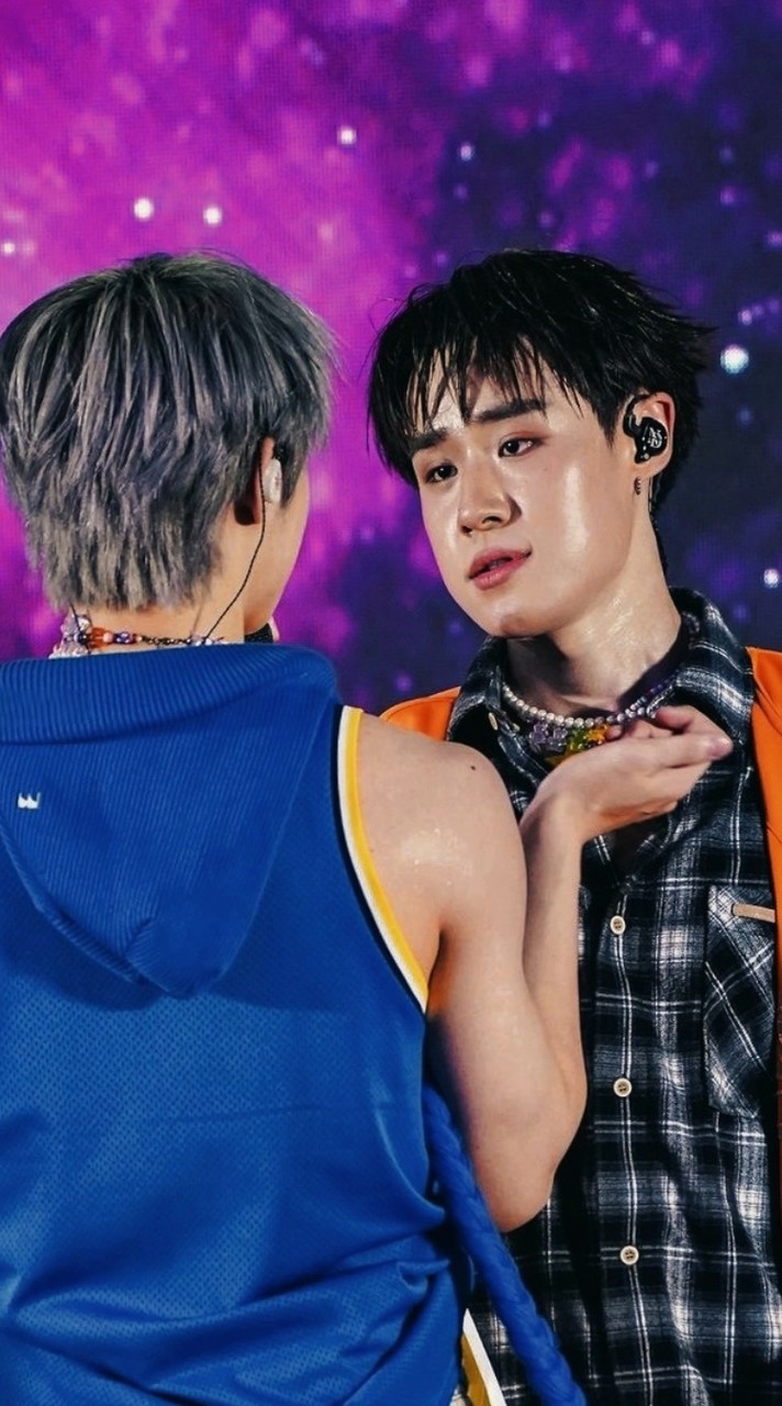 อยู่ทุกด้อม🧡💙
