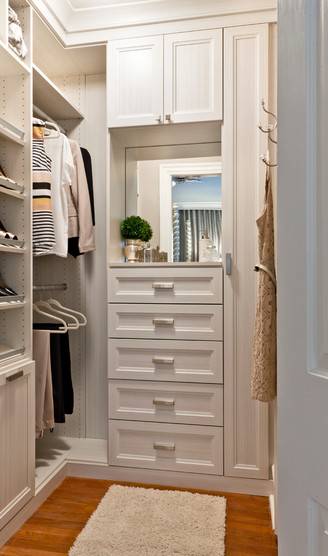 8 Desain Walk In Closet Mewah Untuk Kamar Utama Yang Penuh Gaya