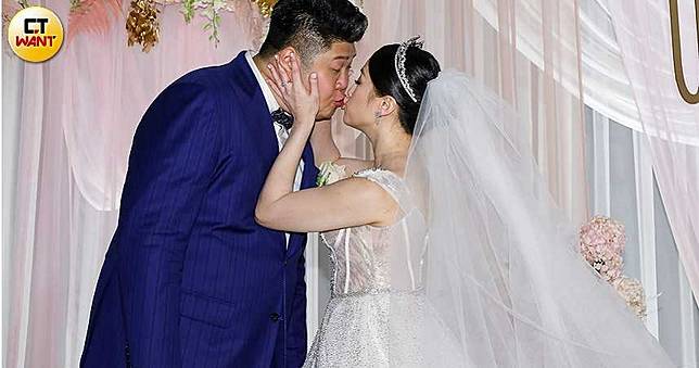 哈孝遠180萬補辦婚禮　謝忻、何守正眾星雲集祝福新人