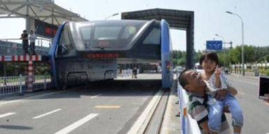 Akhir Tragis Proyek Bus "Ngangkang" di China