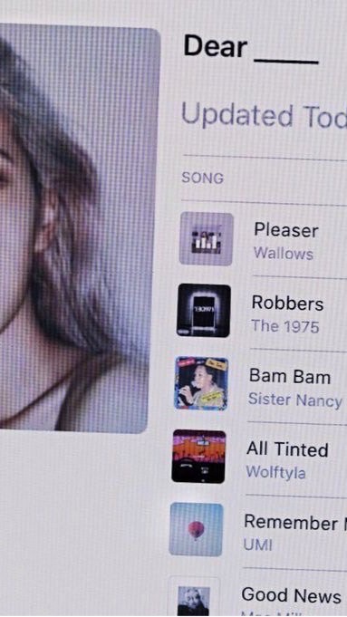 Sharing Apple fam🍎🎧