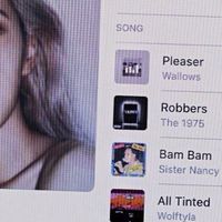 Sharing Apple fam🍎🎧