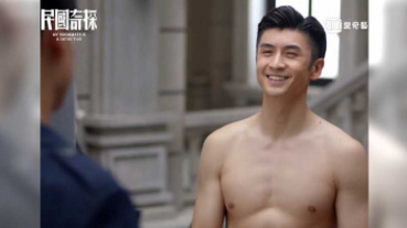 狂舉啞鈴胸肌炸裂 張雲龍裸身打拳擊