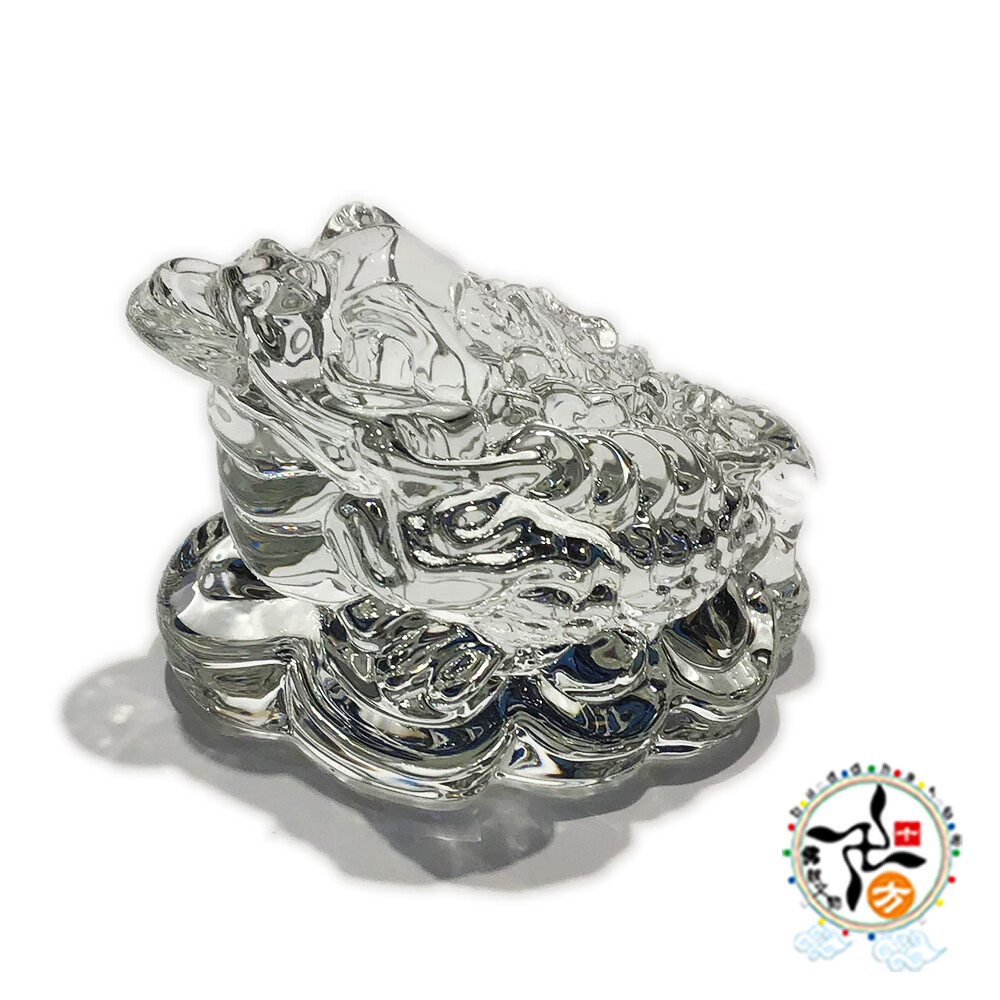 規格: 7*5*4.5公分 材質: 琉璃 介紹:金蟾為旺財之上佳用具三隻腳背背北斗七星嘴銜兩串銅錢頭頂太極兩儀腳採金錢元寶可以招財進寶避邪化凶尤其適合偏門,如彩票,股票,賭場等金蟾招財,根據以前金蟾折