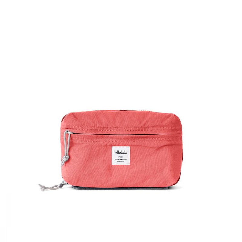 DOLCE 是一個多功能手拿包，貼心的收納設計，更為你的日常生活增添一份色彩!