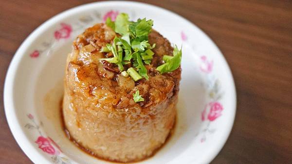 【板橋美食】排骨酥湯、招牌筒仔米糕-深受附近居民喜愛的美食小吃店