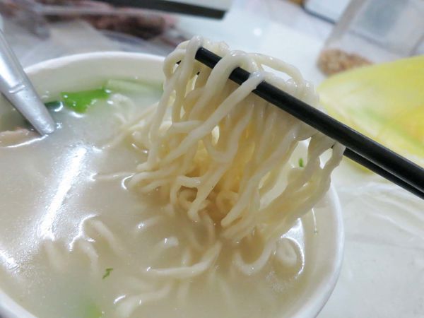 【台北美食】味都拉麵-百元有找的濃郁拉麵