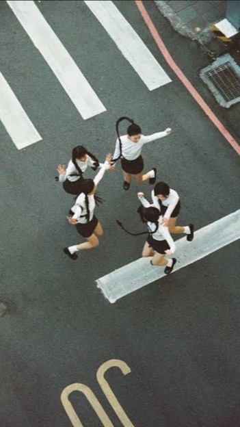 ୨୧ —— ILLIT 手元動画組—— ୨୧