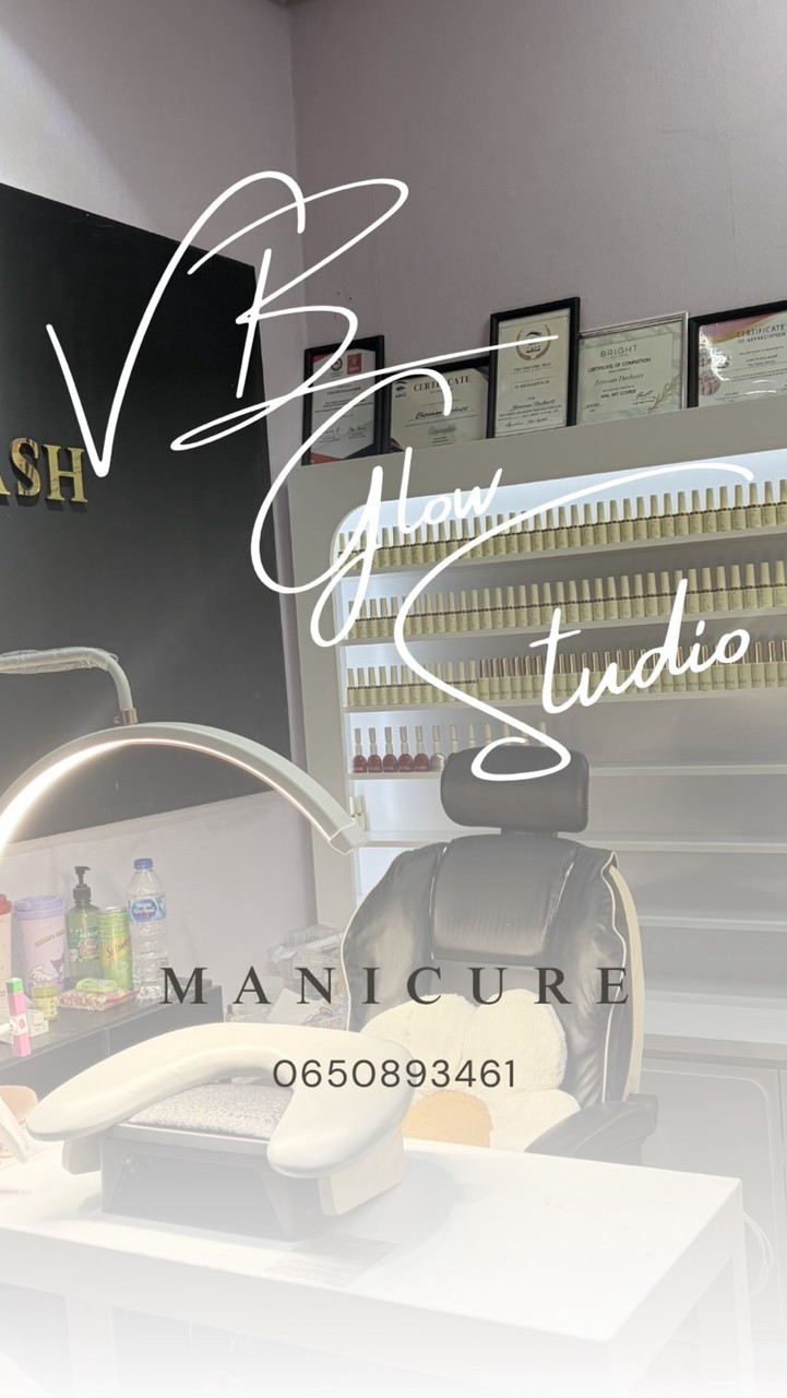 VB Glow Studio / Money Moon Nail
