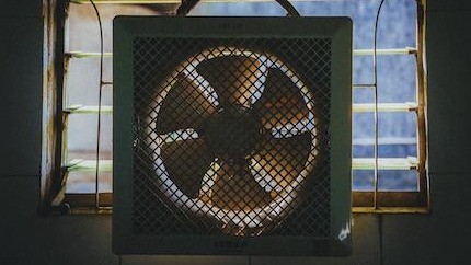 冷氣、電扇省點開，台電夏季電費6/1調漲！小資族必學節電秘訣