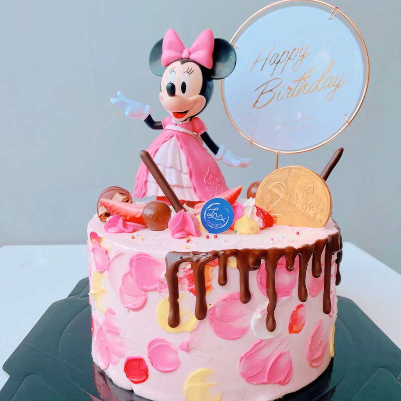 【客製化蛋糕】米妮公主蛋糕-這款蛋糕是以粉紅色為主要，做出有點夢幻公主感覺的蛋糕。
