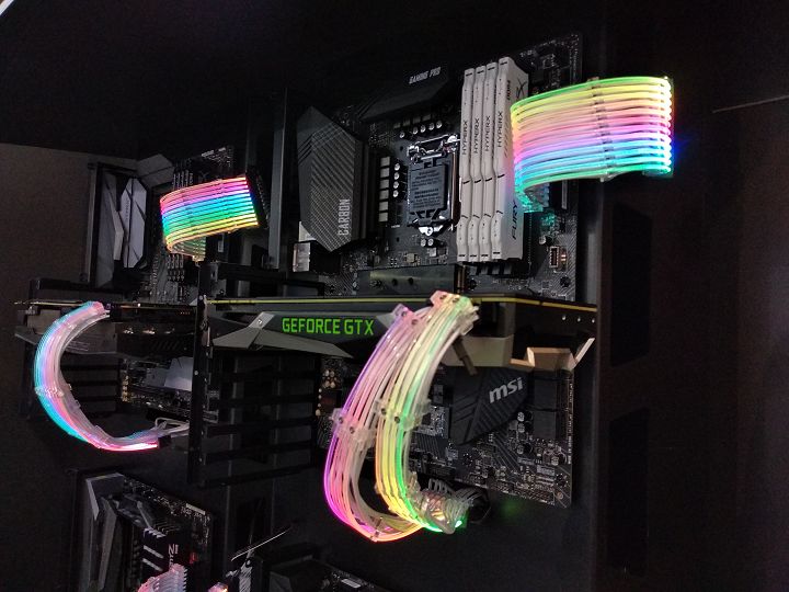 Computex 不能沒有 RGB！從鍵盤、機殼、主機板到風扇都要閃亮，一次看完展場中炫麗的「光害」產品