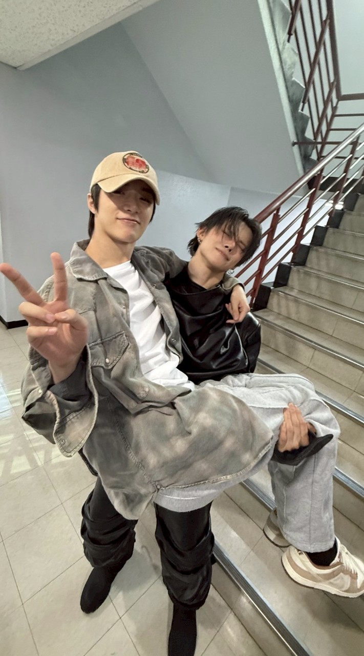 ⌗ 枉 廢 人 生 🤍.