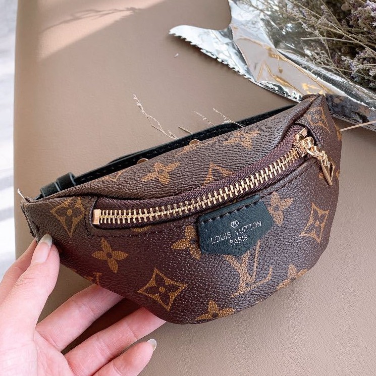 MINI 爆款 LV易威登 迷妳手腕包非常‌嬌小‎可​愛 隨心‌所‎用 靈‎巧‌百搭mini size手腕包 零錢包