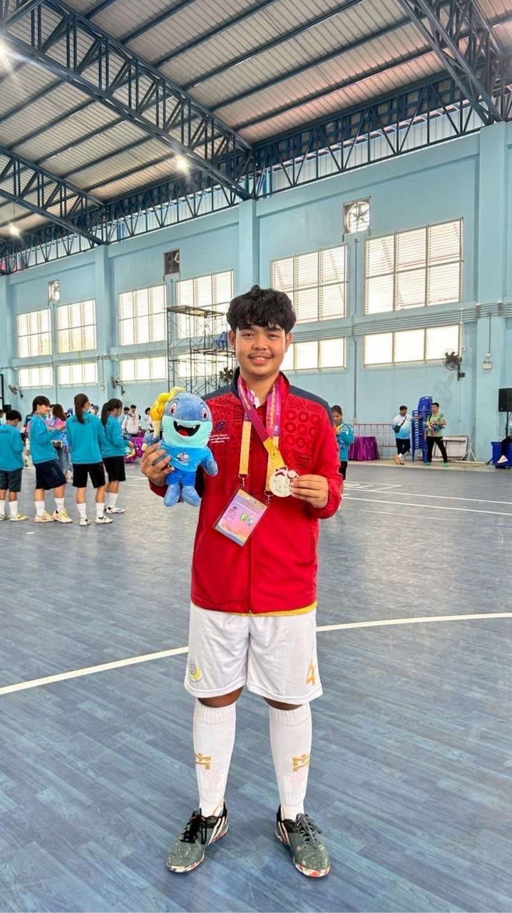 ด้อม กัปตันชูวิทย์⚽️ (ต้นกล้า)