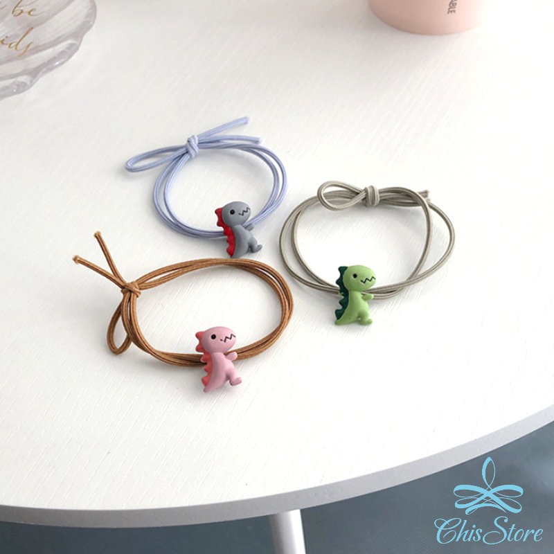 材質-合金/噴漆上色/打結彈力繩夏日俏皮風淘氣的小恐龍眼睛用星星點上可愛不凶狠超加分就像捏黏土出來的恐龍因為是合金噴漆如果有一些掉漆也是正常的唷介意者請勿下單下單數量1=1條#點我看更多Chis髮飾歡