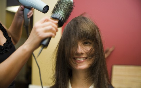 前髪が割れる くせ毛 浮くときの解決法 直し方 ヘアアレンジも