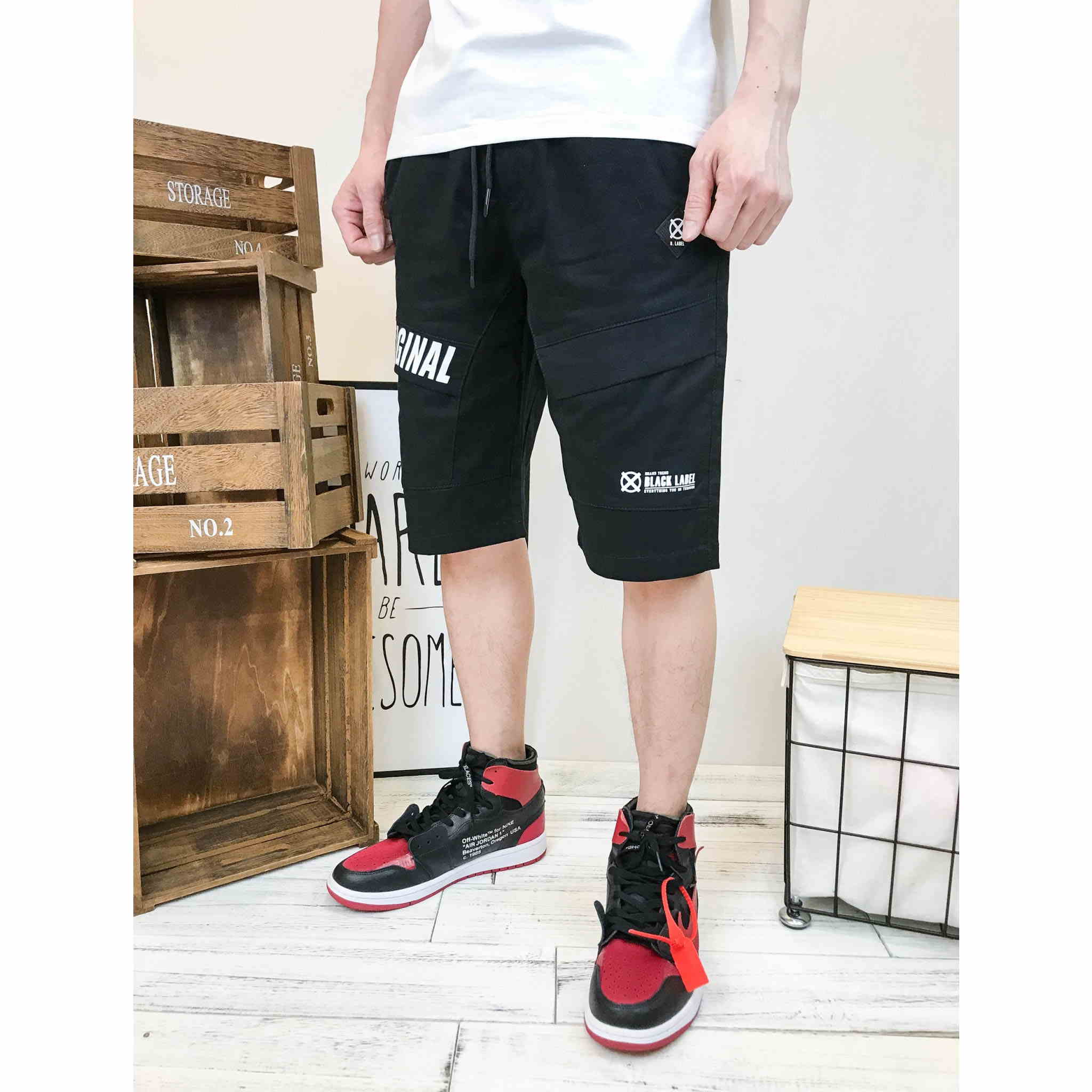 尺寸數據 尺寸 全長 腰寬 臀寬 大腿寬 褲襠長 褲口寬 S 51 34~42 52 28 26 23 M 53 36~44 55 29 26 24 L 54 37~46 57 30 28 25 XL