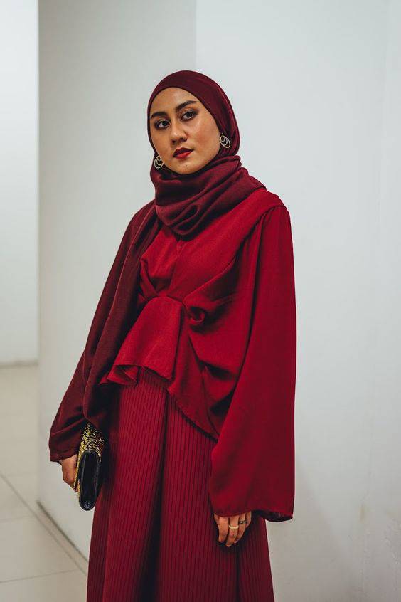 Gamis warna maroon cocok dengan jilbab warna apa