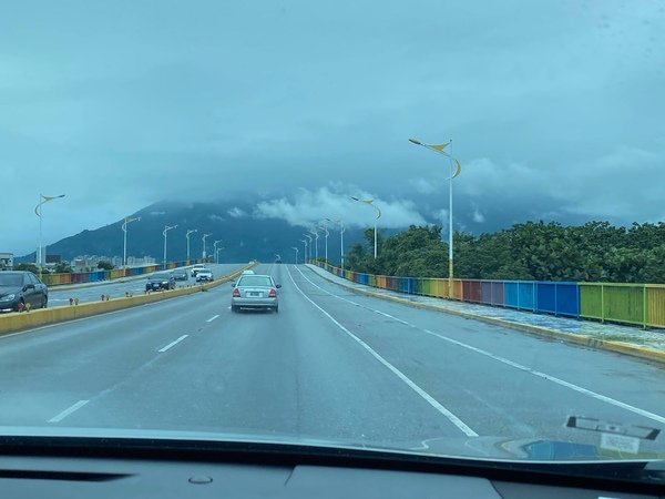 「花蓮旅遊」花蓮租車三天二夜輕旅行自駕遊，盛夏消暑追鯨趣-花蓮永宬租車，老時光燒肉酒肴，欣欣麵館不是麵店，小花公寓民宿與窩WOW青年旅館直擊分享
