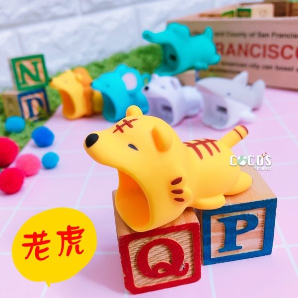 日本正版 Dreams 動物咬咬豆腐頭保護套 充電頭 插頭 保護套 IPHONE豆腐頭 老虎款 COCOS PP300