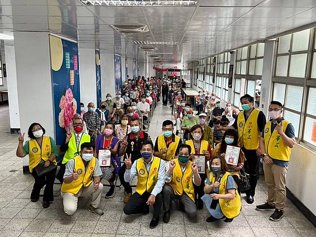 H H 第三世多杰羌佛日大我新舍關懷榮民 世界佛教正心會