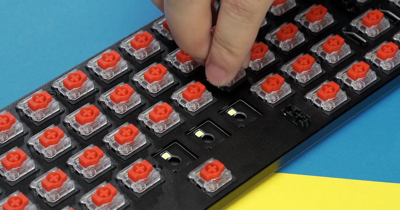 無論是機械軸或光學軸都有可以熱插拔的選項。