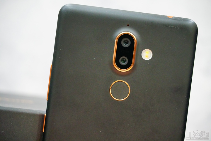 Nokia 7 Plus 開箱動手玩，外型、規格、拍照效能走中庸路線的手機