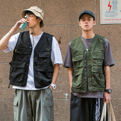 【蝦皮:台灣出貨】實際尺寸請對照尺寸表尺寸表M - 胸圍:104 衣長:60 L -胸圍:108 衣長:62 XL - 胸圍:112 衣長:64 XXL - 胸圍:116 衣長:66 *尺寸表為人工測