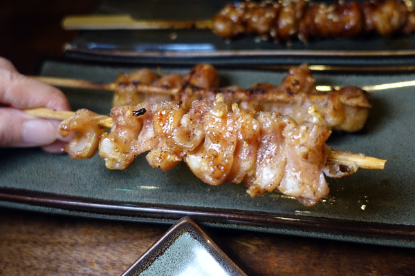 板橋深夜美食-老味噌居酒屋，江子翠捷運美食，板橋江子翠好吃串燒，能開心吃燒烤喝酒的板橋人氣宵夜推薦 