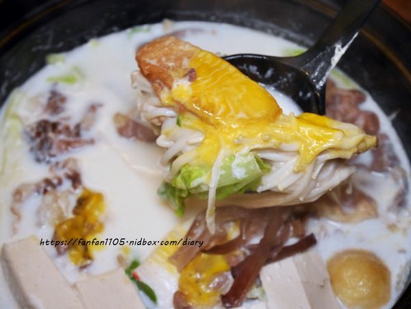 【淡水美食】四爺麻辣食堂 #麻辣鍋 #牛奶鍋 #麻辣鴨血臭豆腐 #家傳魯肉飯 (16).JPG